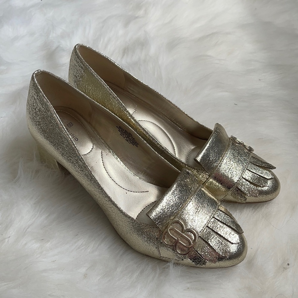 Bandolino gold court shoe